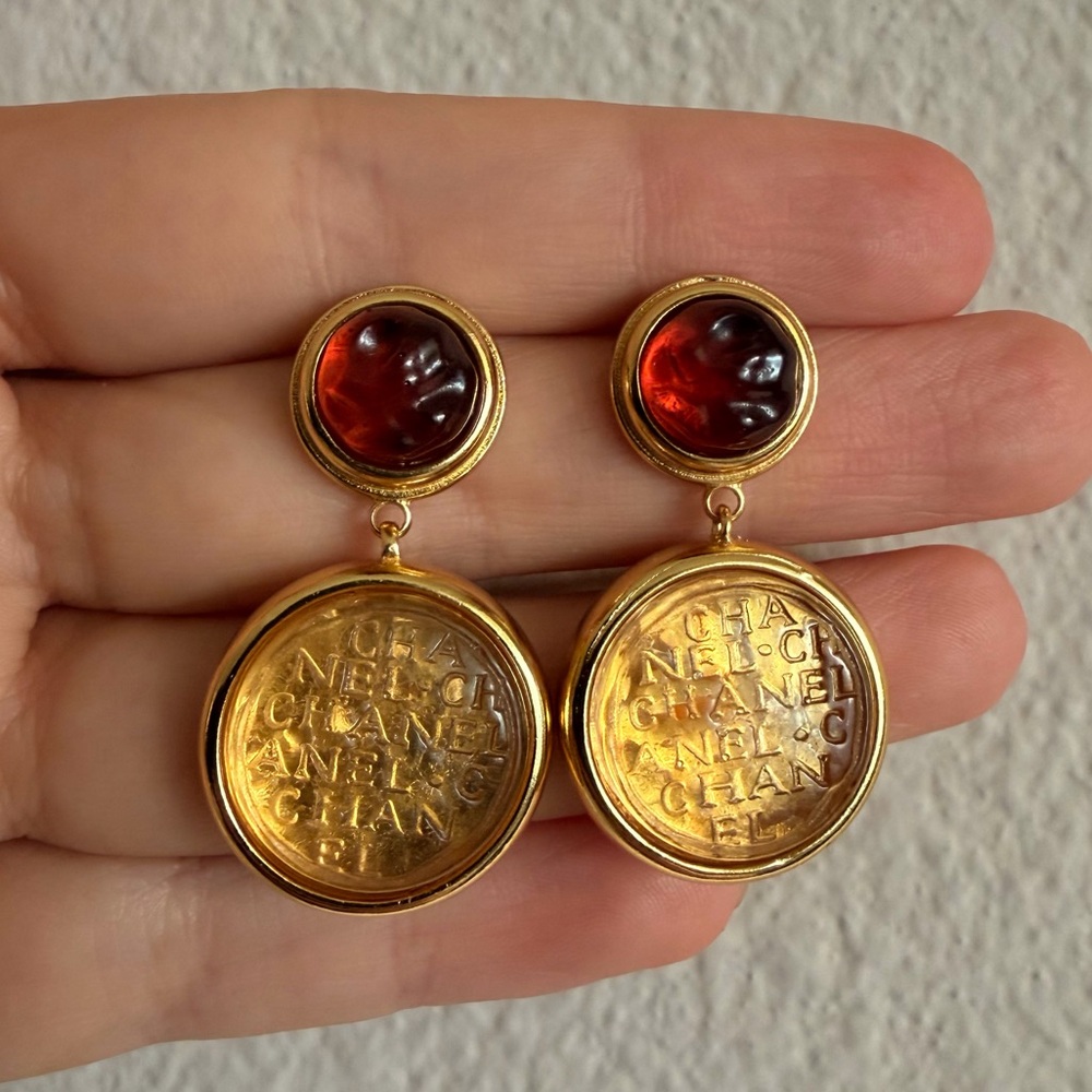 💛CHANEL Gold-Tone Drop Earrings with Amber Cabochons❤️
